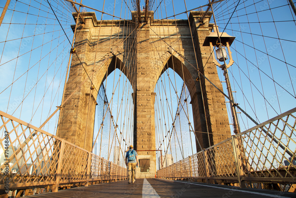 Fototapeta premium Brooklyn Bridge at sunrise, New York City