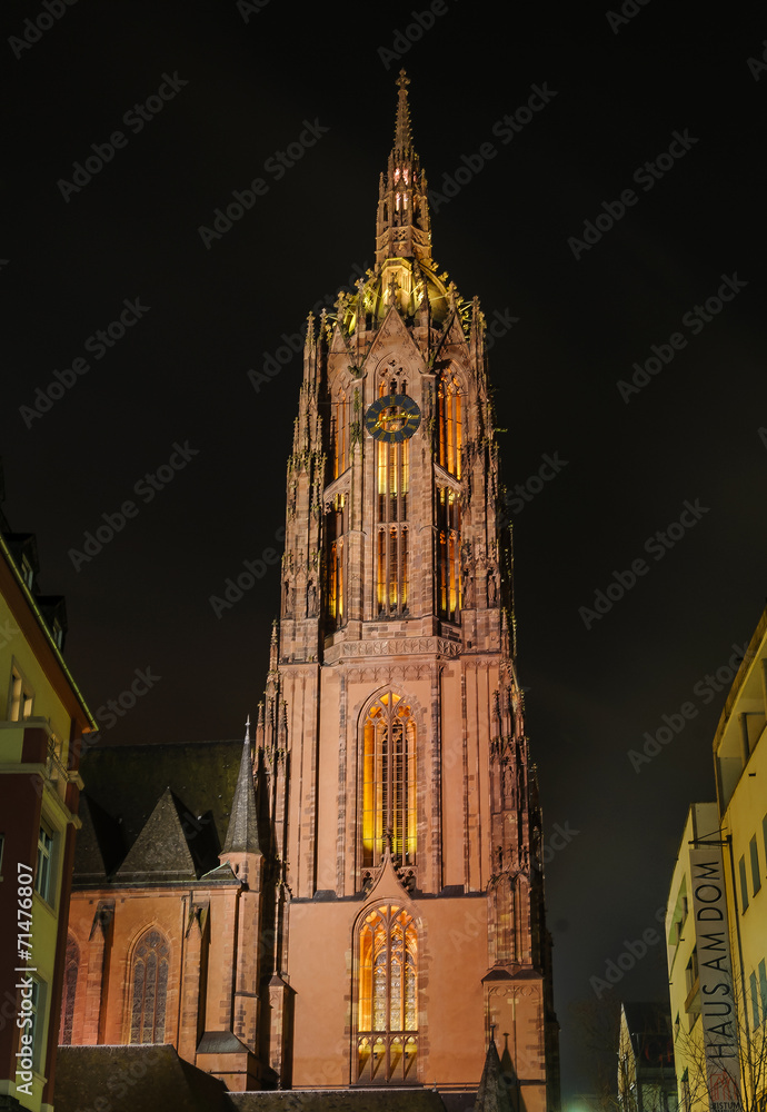 Obraz premium Kaiserdom in Frankfurt bei Nacht