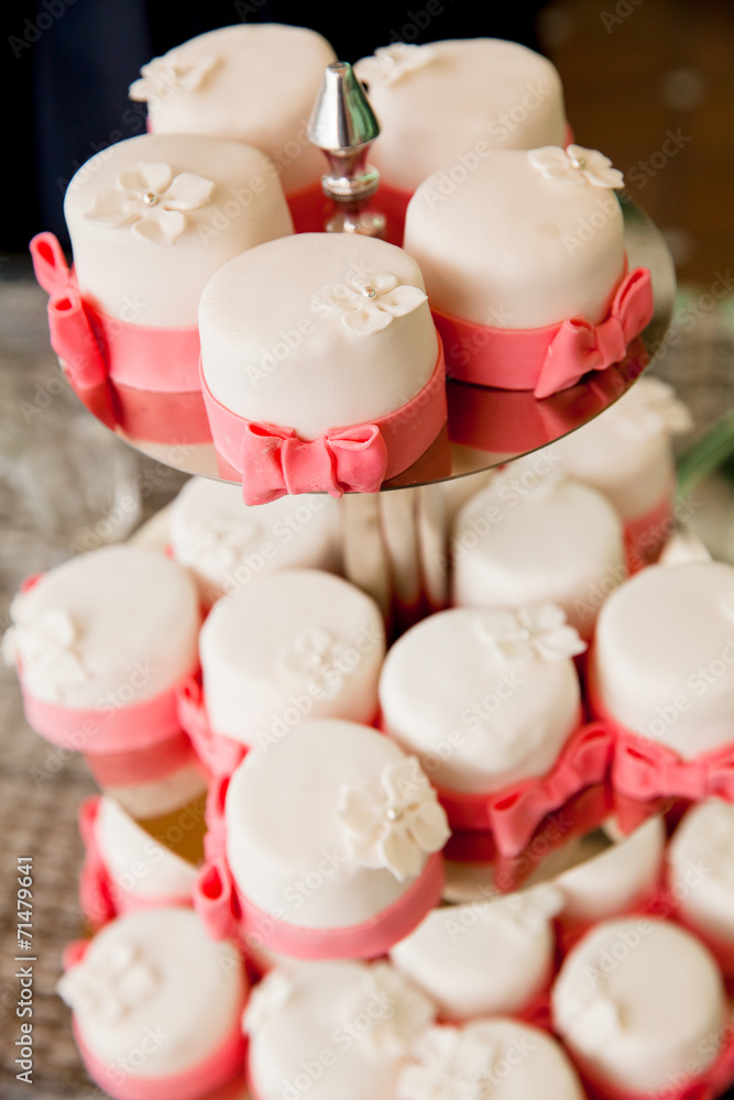 beautifully decorated wedding cupcakes on a plate, Cake beautifully decorated wedding cupcakes on a plate, Cake