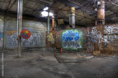 extincteur, et borne anti incendie dans une usine