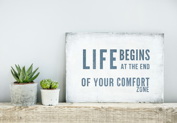 Gordijnen Quotes Leven begint buiten je comfortzone  © Jusakas