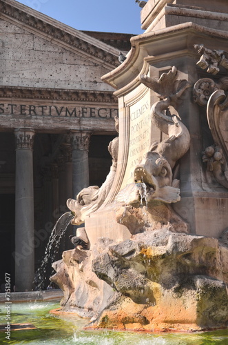 Piękna fontanna Pantheon w rzymie, włochy #71513677