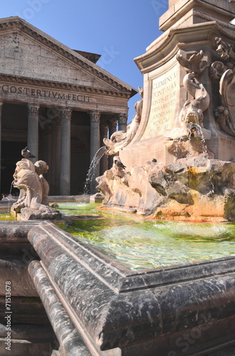 Piękna fontanna Pantheon w rzymie, włochy #71513678