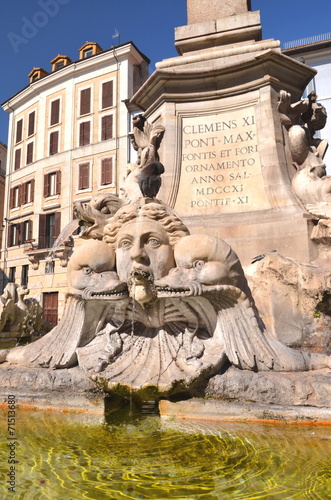 Piękna fontanna Pantheon w rzymie, włochy #71513680