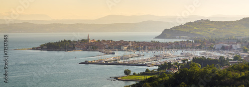 Fototapeta Naklejka Na Ścianę i Meble -  Panorama Isoli,kurort wypoczynkowy nad Adriatykiem