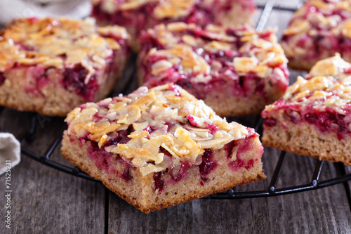 Berry cake bars with caramel almond topping