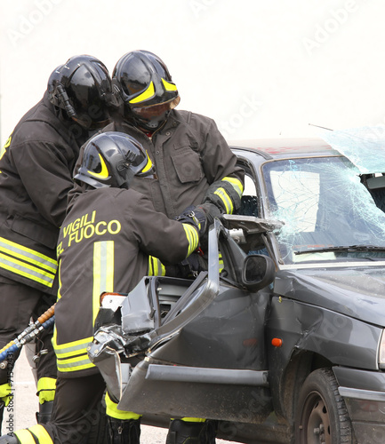 Firefighters open the door of the car with a pneumatic shears © ChiccoDodiFC