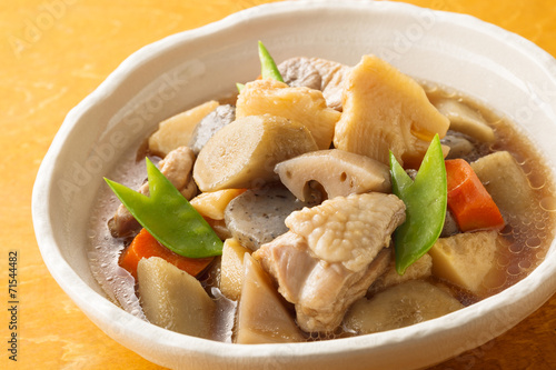 煮物　Cooking of simmered vegetable and chicken