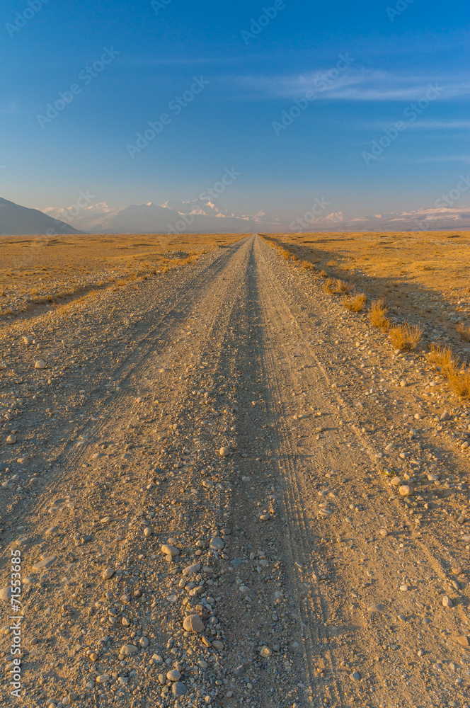 Naklejka premium Way to the mountain