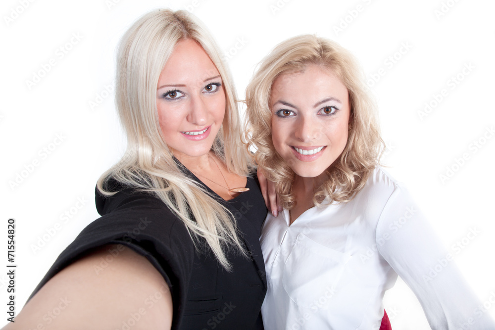 Freundinnen machen Selfie Porträt Freundinnen machen Selfie Porträt