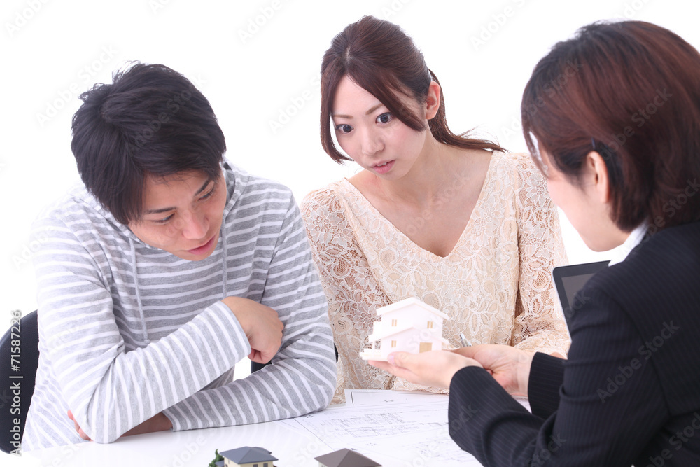 女性、住宅販売 女性、住宅販売