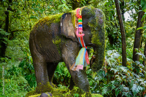 Elephant statue © torjrtrx