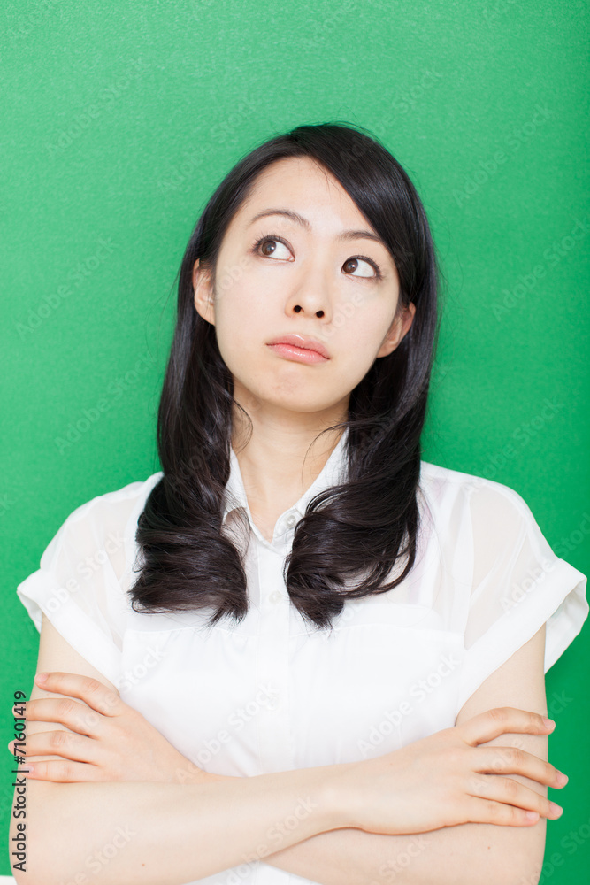 Fototapeta premium 考える女性
