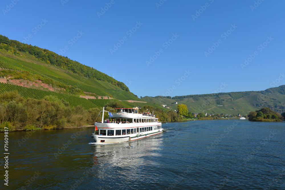 Mosel, Schiff, Weinberge, Ausflugsschiffe, Tourismus, Ürzig Mosel, Schiff, Weinberge, Ausflugsschiffe, Tourismus, Ürzig