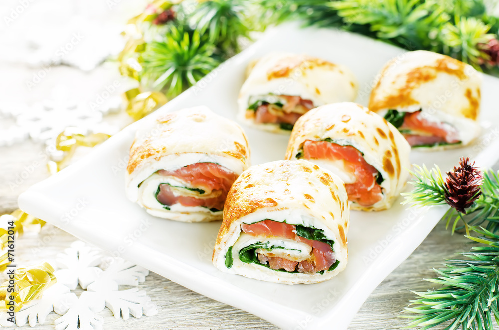 rolls with salmon, spinach and cream cheese rolls with salmon, spinach and cream cheese