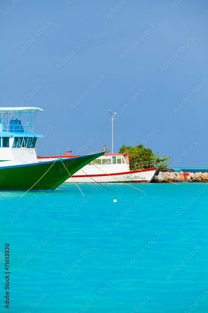 Rest in Paradise - Malediven - Hafen, Palmen und Meer