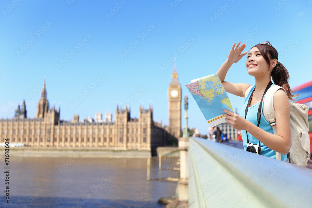 Obraz premium Happy woman travel in London