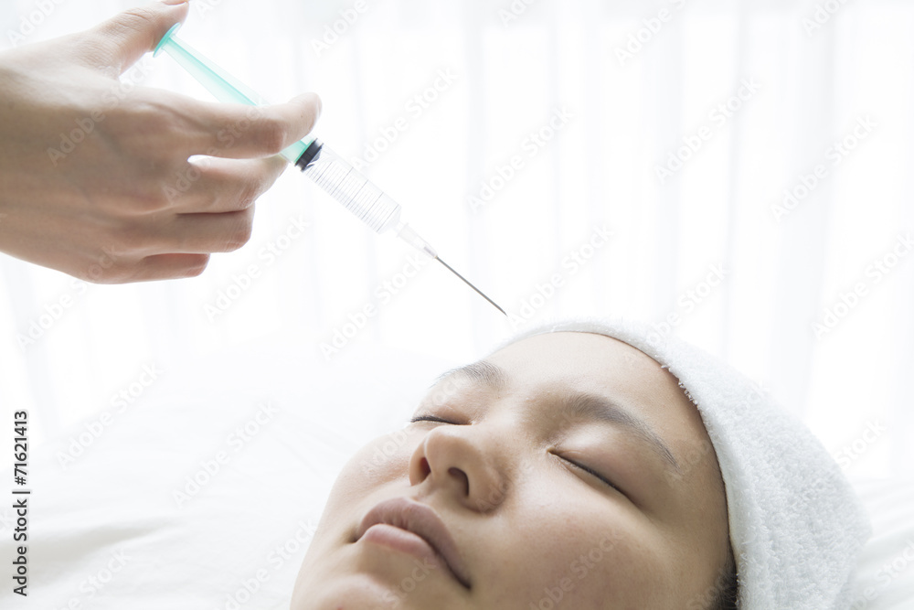 Naklejka premium The Botox Chuushawoutsu appearance on the forehead