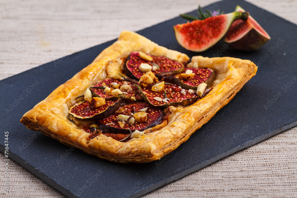 Pastry tart with figs, almonds and blue cheese Pastry tart with figs, almonds and blue cheese
