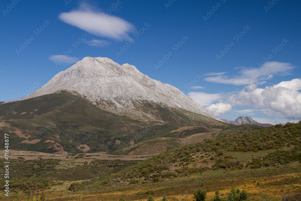 Pico Espigüete y Curavacas al fondo. Montaña Palentina.