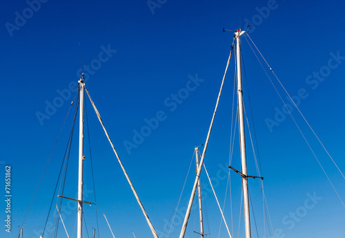 Canvastavla Detail shot of sailing boat poles (mainmasts) in marina.