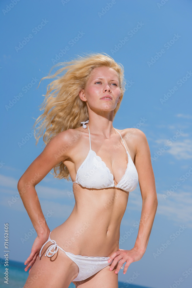 BEAUTIFUL FIT BLONDE WOMAN AT THE BEACH