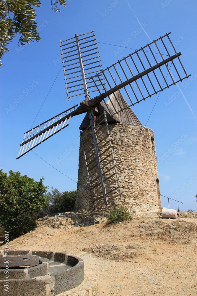 Moulin à vent de Saint-Roch.