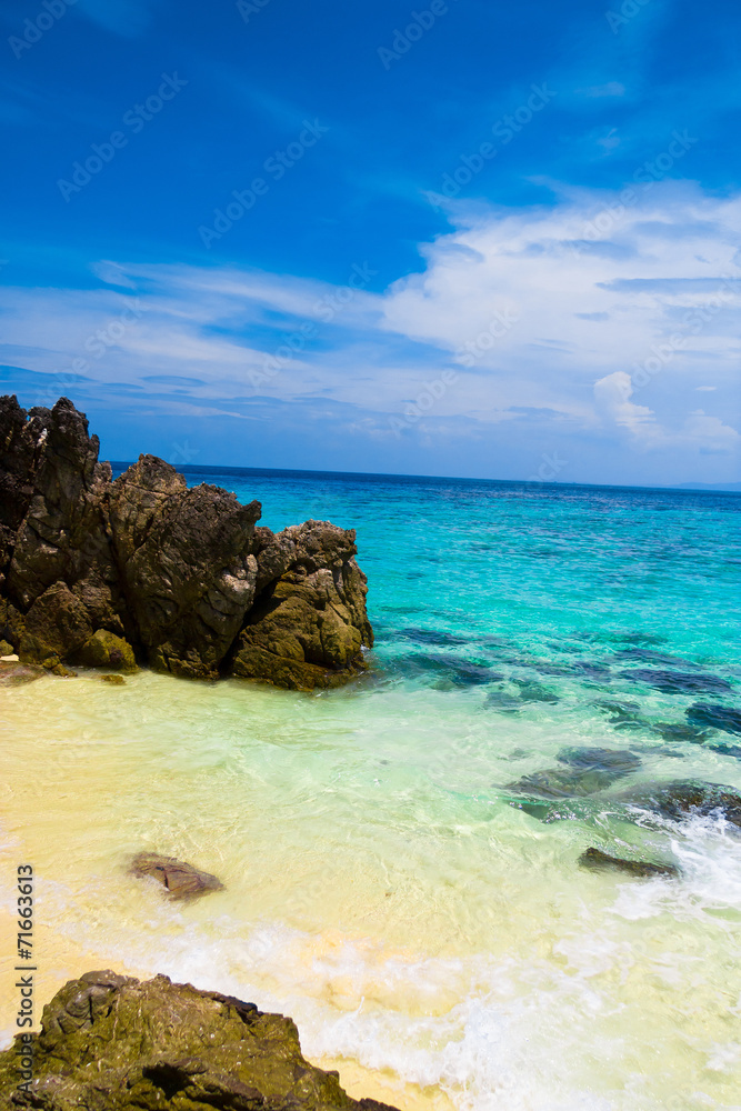 Fototapeta premium Lagoon View Rocky Bay