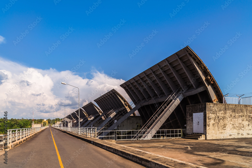 Obraz premium pakmun dam hydroelectric dam in thailand