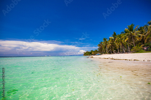 Fototapeta Naklejka Na Ścianę i Meble -  Perfect tropical beach with turquoise water and white sand