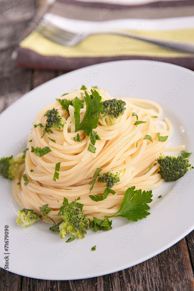 spaghetti and broccoli spaghetti and broccoli