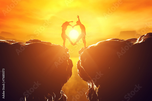 Happy couple in love making heart shape over precipice фототапет