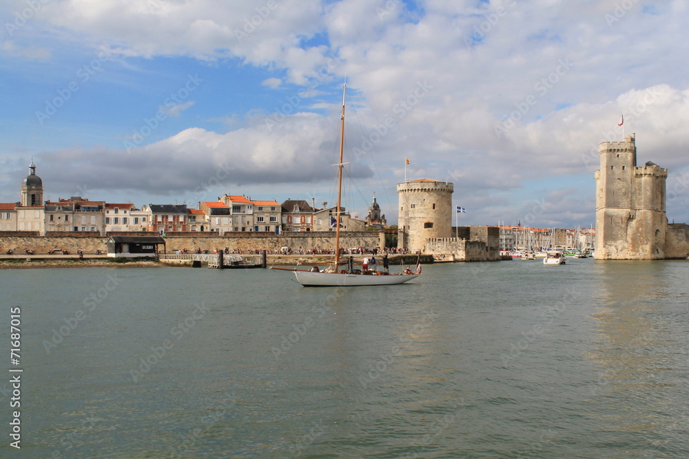 Entrée du vieux port de La Rochelle, France