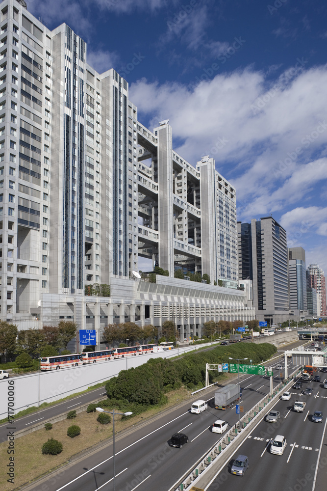 お台場 フジテレビビルと首都高速 お台場 フジテレビビルと首都高速