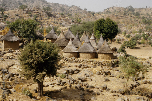 case tipiche etnia maga parco nazionale waza camerun del nord photo