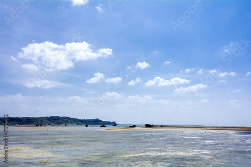 平安座島と浅瀬 © varts