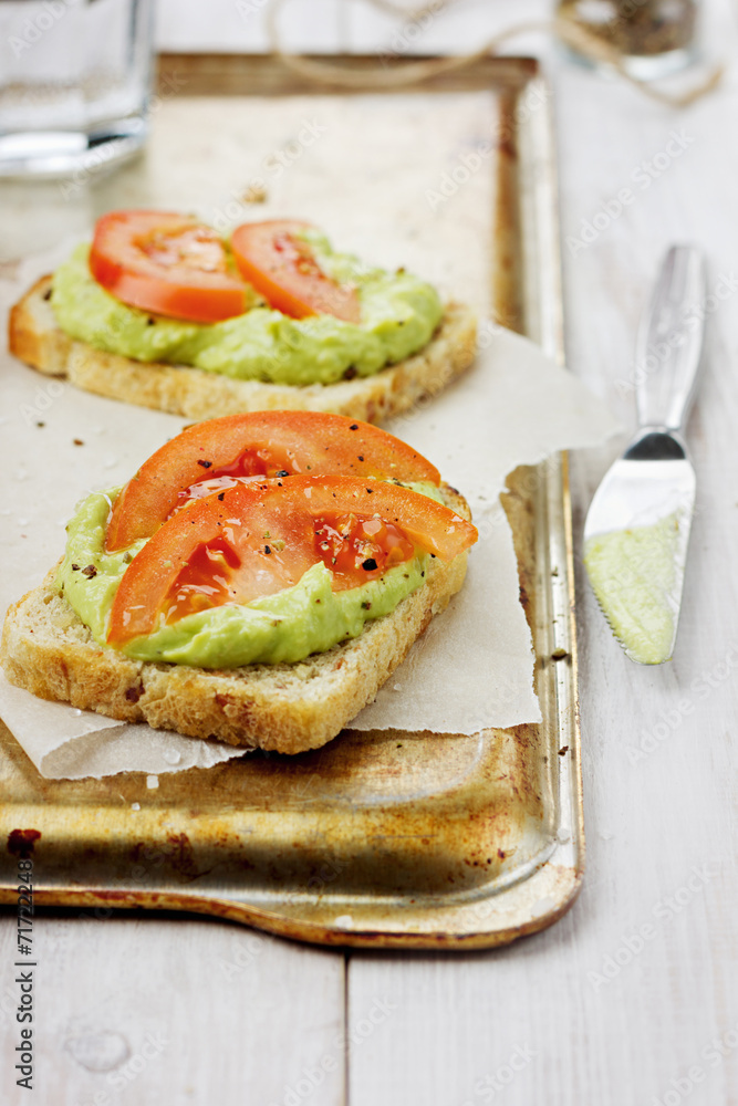 Avocado cream with toasts and tomatoes
