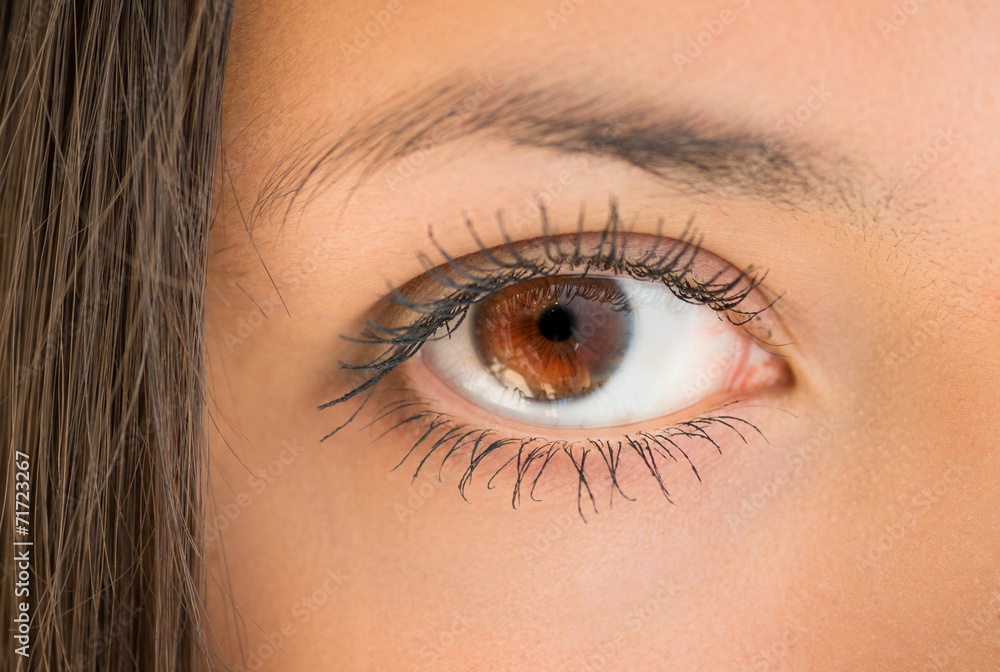 Obraz premium Human eye with reflection. Macro shot.