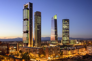 Acrylglasbilder Madrid Finanzviertel Madrids mit Wolkenkratzern  © SeanPavonePhoto