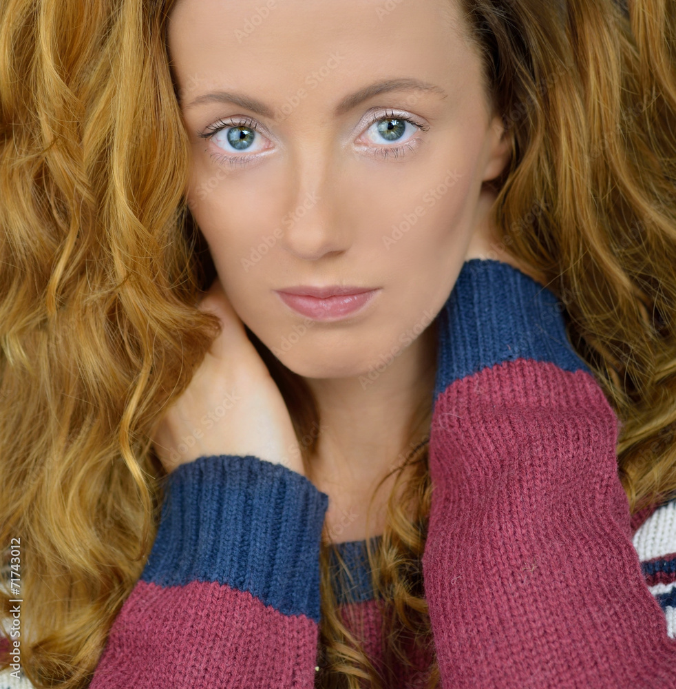 Naklejka premium Beautiful woman with red hair