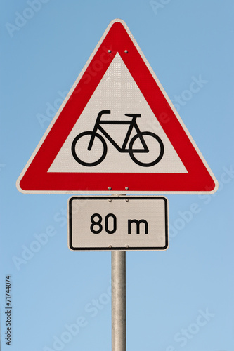 Free Download Verkehrsschild - Achtung Radfahrer kreuzen - Himmel blau - GFXLoad