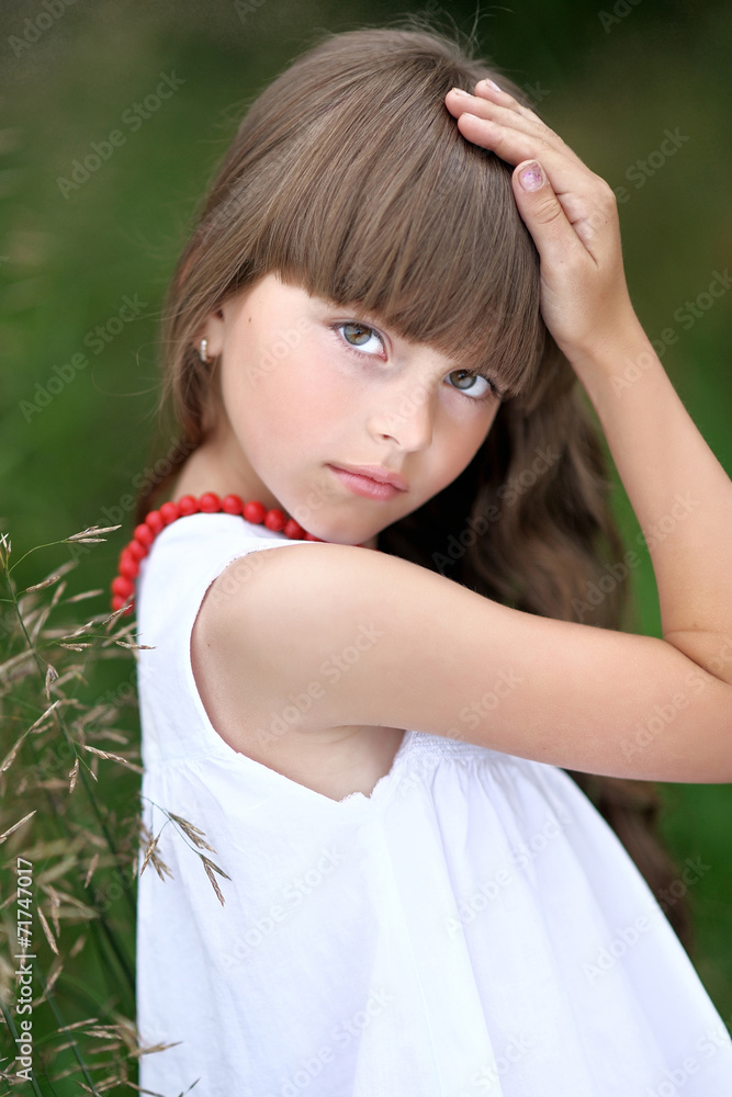 Naklejka premium portrait of little girl outdoors in summer