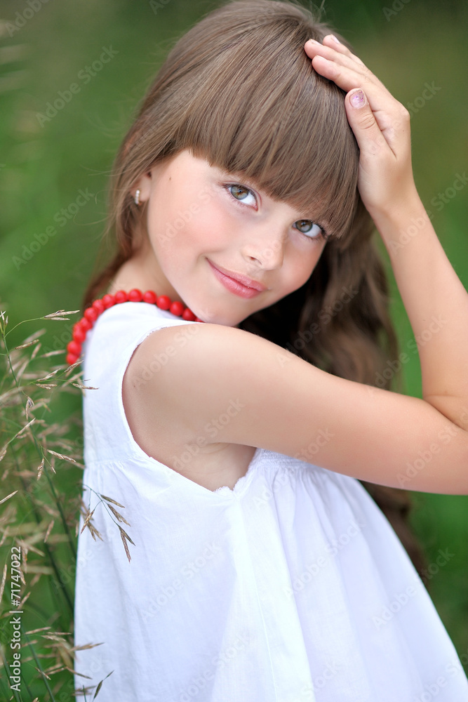 Naklejka premium portrait of little girl outdoors in summer