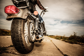 Tableau sur plexiglas Moto Femme motarde sur moto en plein air  © Andrei Armiagov