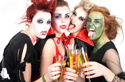 wilde Party feiern