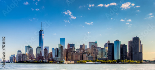 Paesaggio di città di new york con grattaciel © Giulio Meinardi