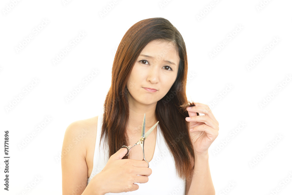 不満な表情の女性 不満な表情の女性