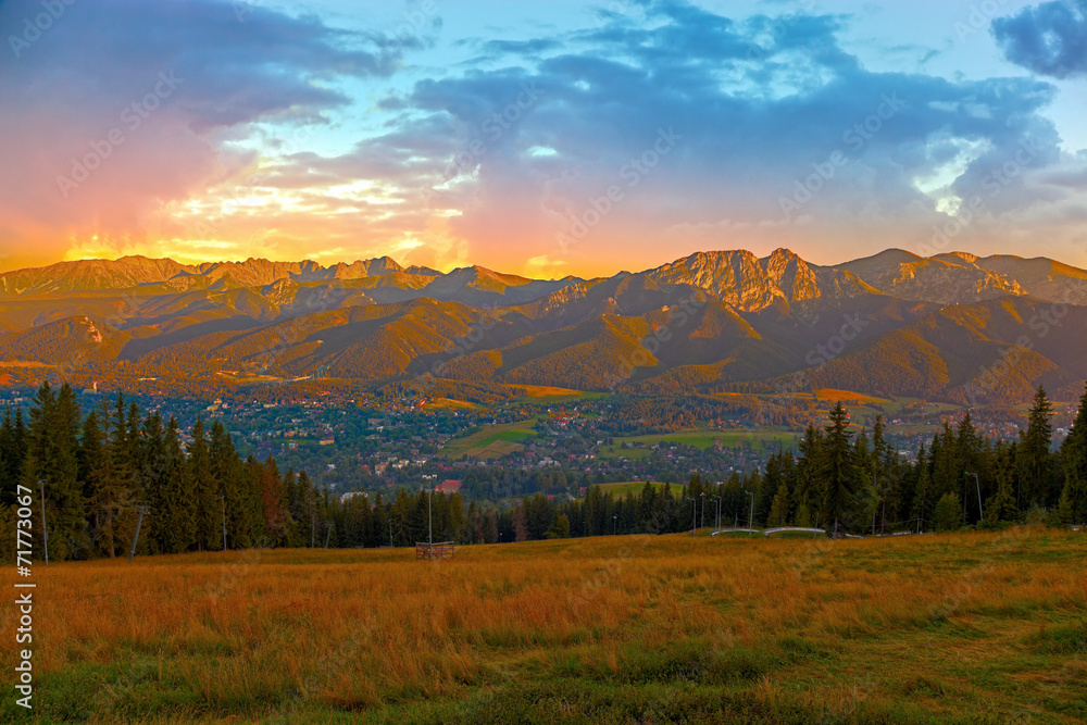 Obraz premium Panorama Tatras góry przy zmierzchem, Polska.