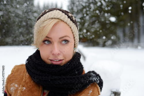 pretty woman portrait outdoor in winter