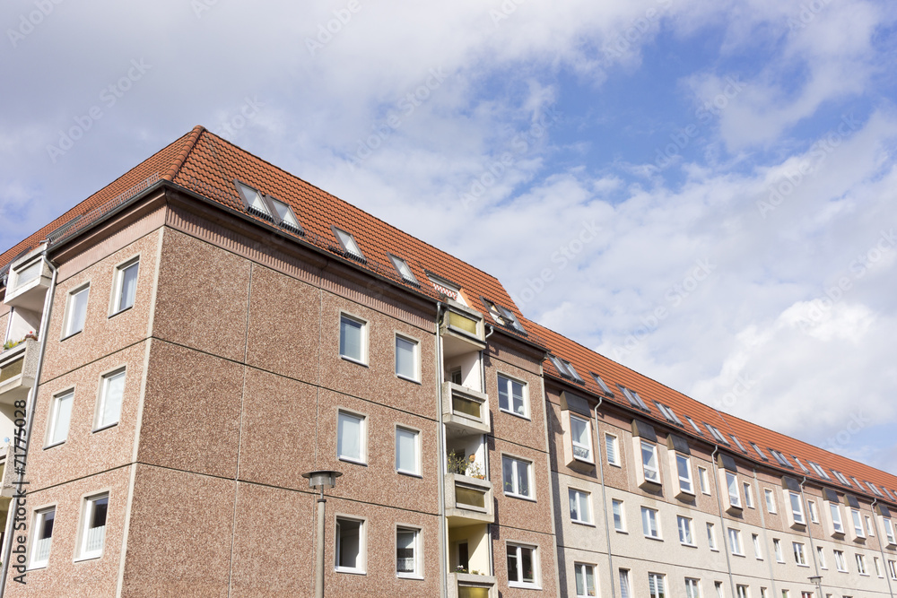 Fototapeta premium Plattenbau in Neubrandenburg,Deutschland